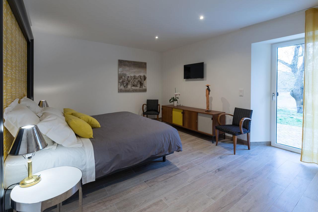 Chut ! C'Est Ici Hotel Venelles Bagian luar foto